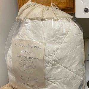 Casaluna Lightweight Down Alternative Comforter